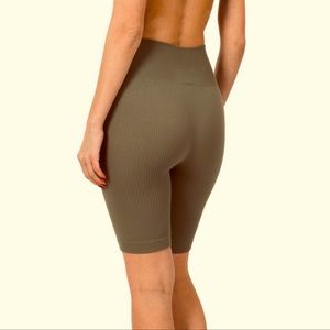 Zenana Seamless Ribbed High Waist Biker Shorts🩶